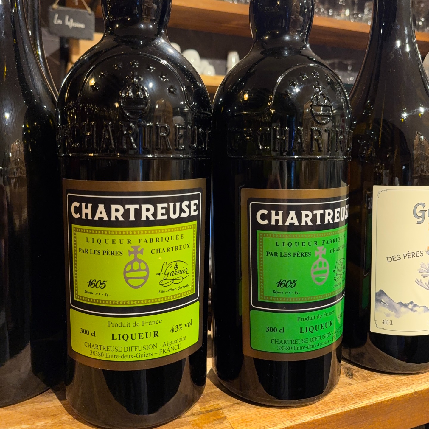 La Chartreuse, verte ou jaune — La Cave du Fromager, Vieux-Nice