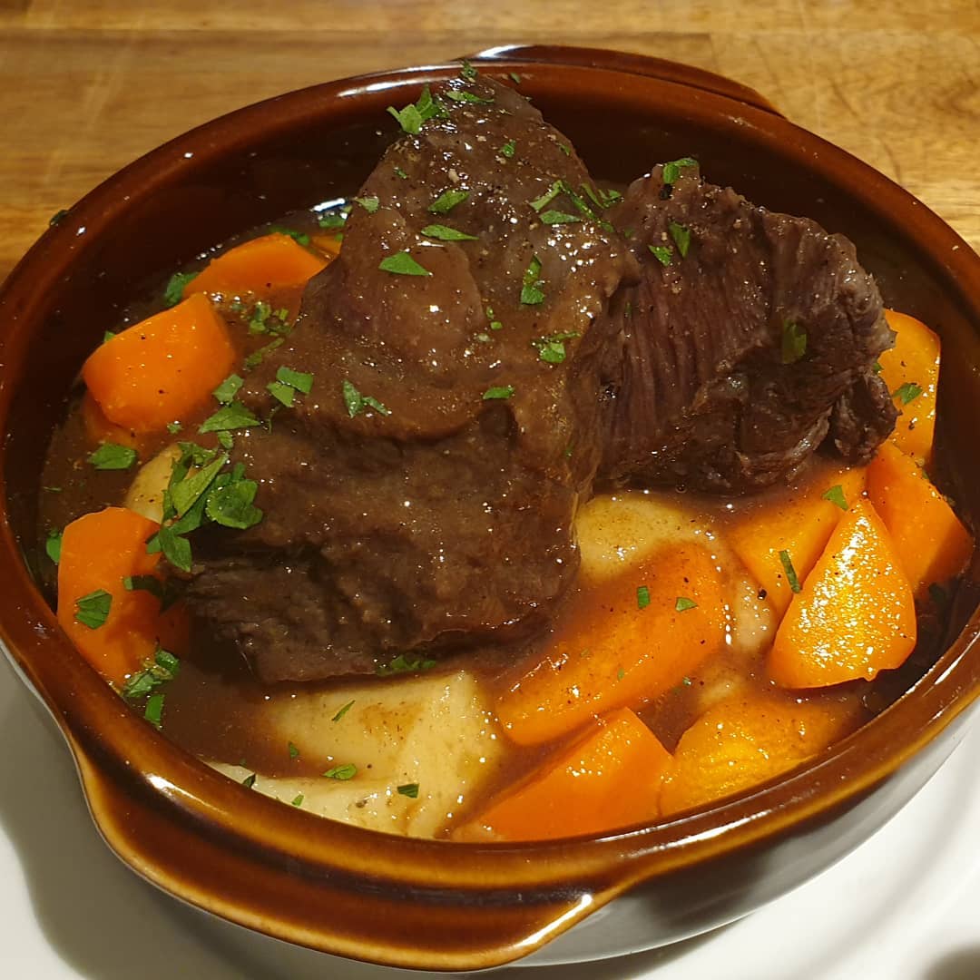 La daube, en cocotte — La Cave du Fromager, Vieux-Nice