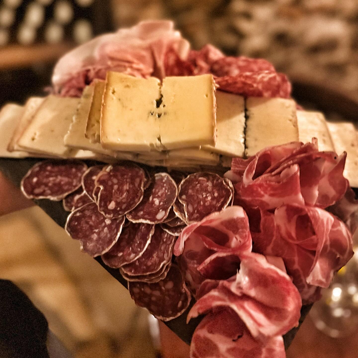 Fromages et charcuterie, au comptoir — La Cave du Fromager, Vieux-Nice