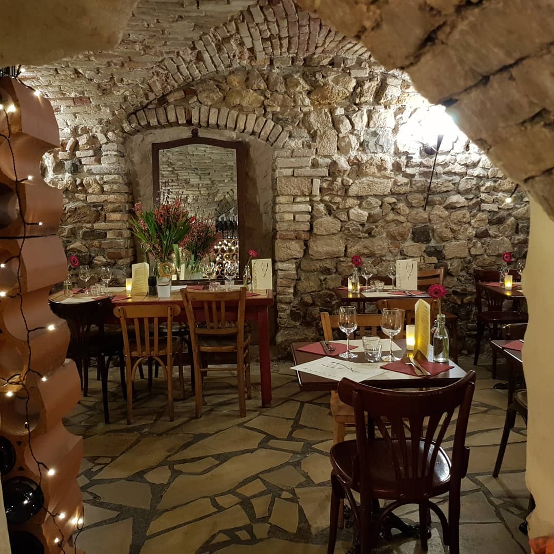 La salle en enfilade — La Cave du Fromager, Vieux-Nice