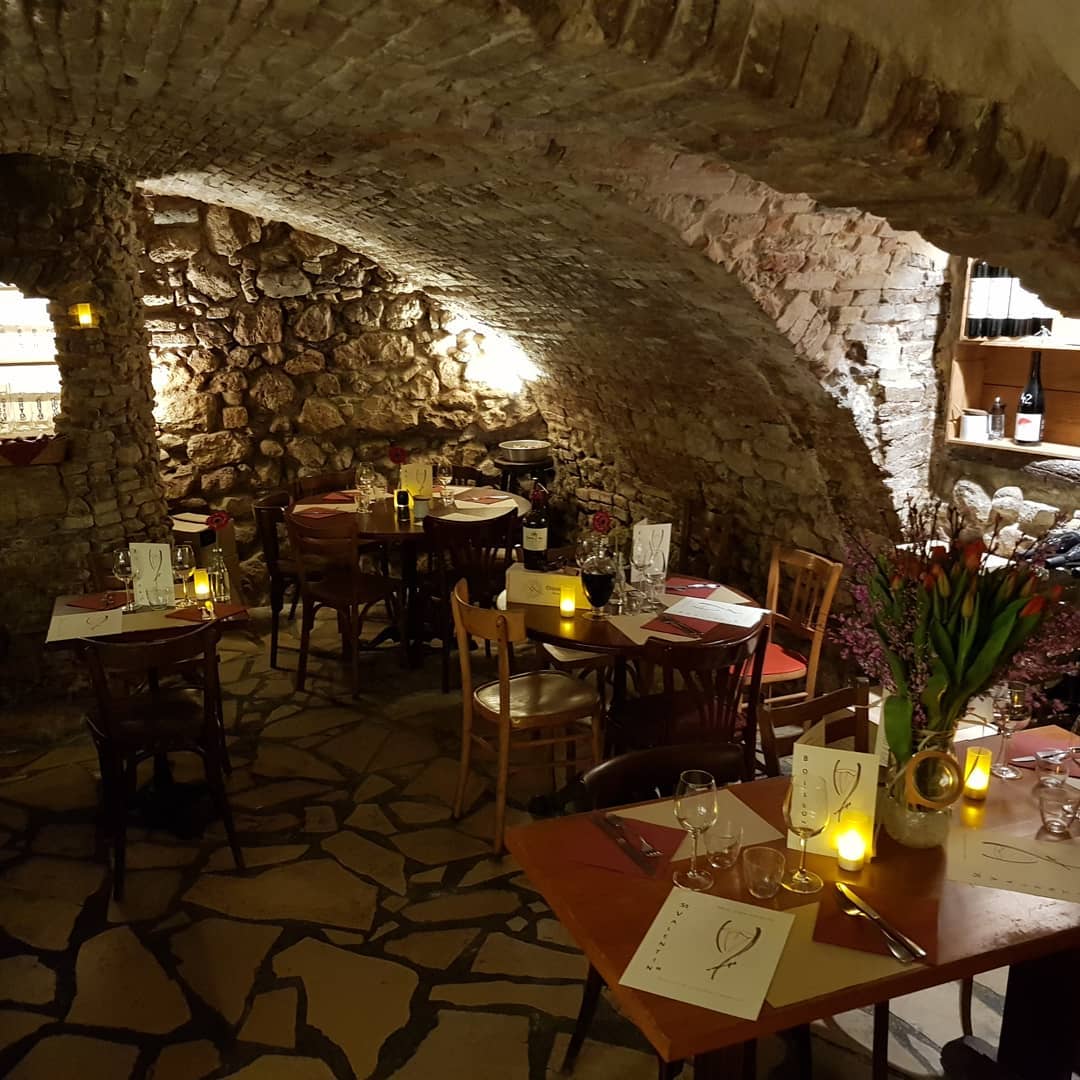 Le soir, à la bougie — La Cave du Fromager, Vieux-Nice