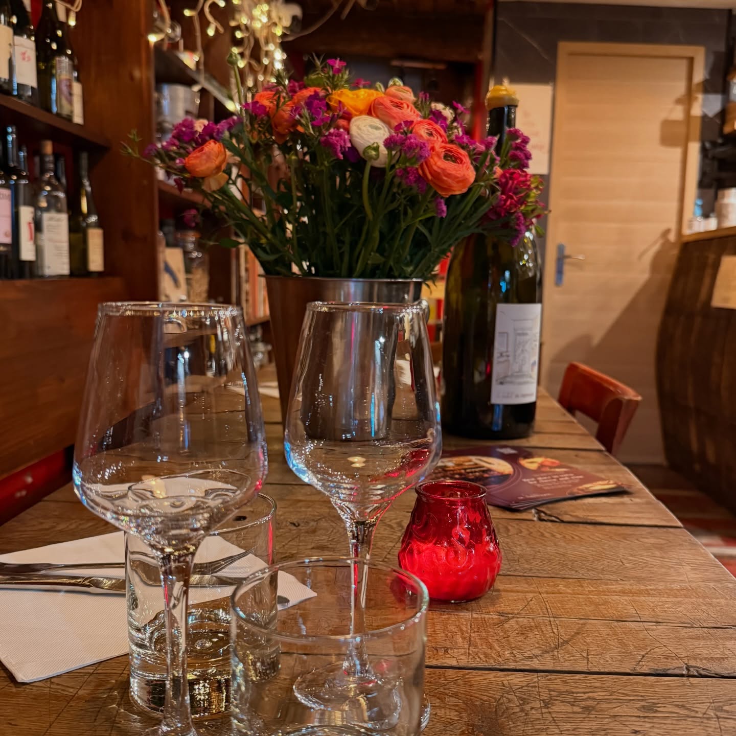 La table, avant le service — La Cave du Fromager, Vieux-Nice